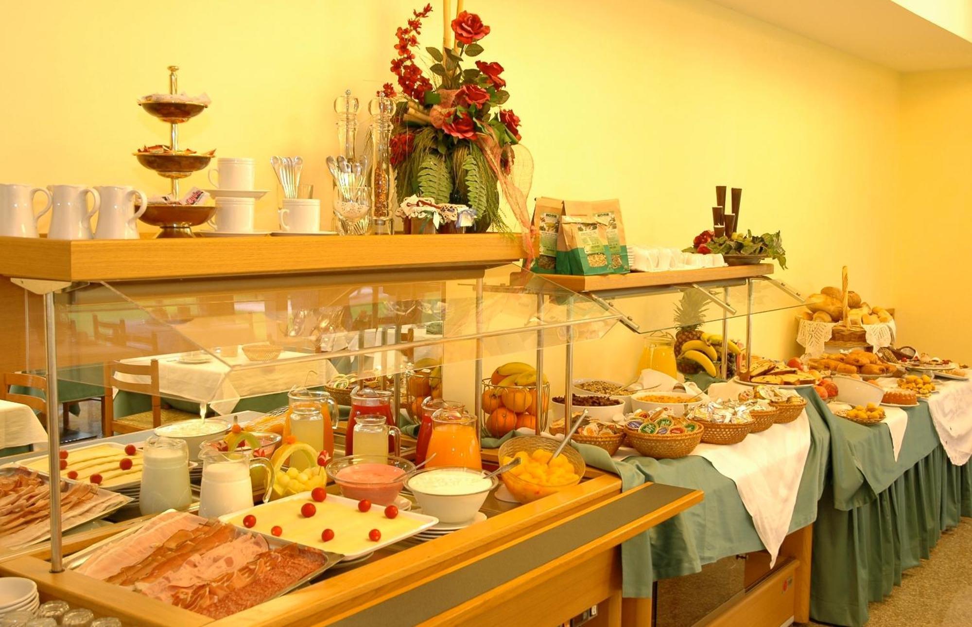 Hotel Elisabetta Торболе Экстерьер фото